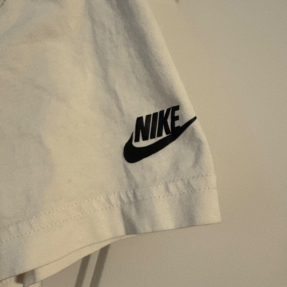 L Nike Crop Top - Picture 3 of 3